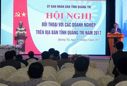 Tỉnh Quảng Trị xem xét thay thế một chủ tịch huyện gây khó dễ với nhà đầu tư. (Thời sự đêm 04/4/2017)